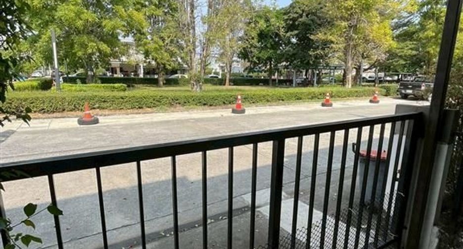 For sale 3 ベッドルーム townhouse in Sai Mai, Bangkok
