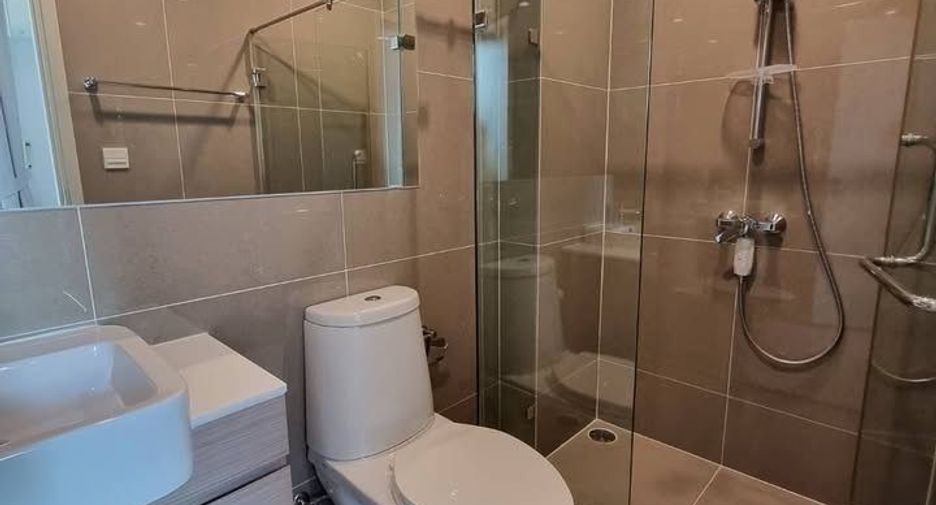 Аренда и продажа 2 спальни кондо в Хуаи Кхщанг, Бангкок