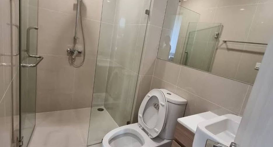 Аренда и продажа 2 спальни кондо в Хуаи Кхщанг, Бангкок