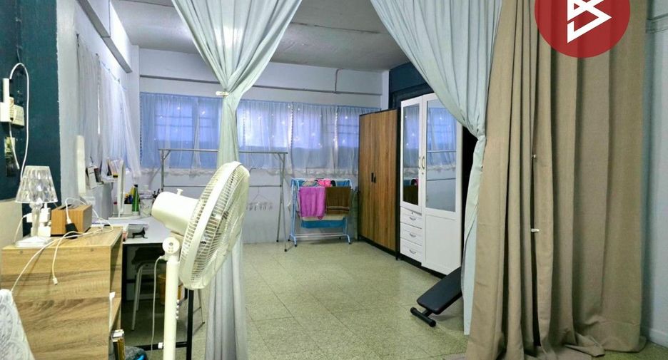 For sale 4 bedrooms retail Space in Bang Phlat, Bangkok