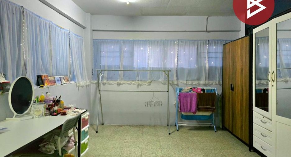 For sale 4 bedrooms retail Space in Bang Phlat, Bangkok