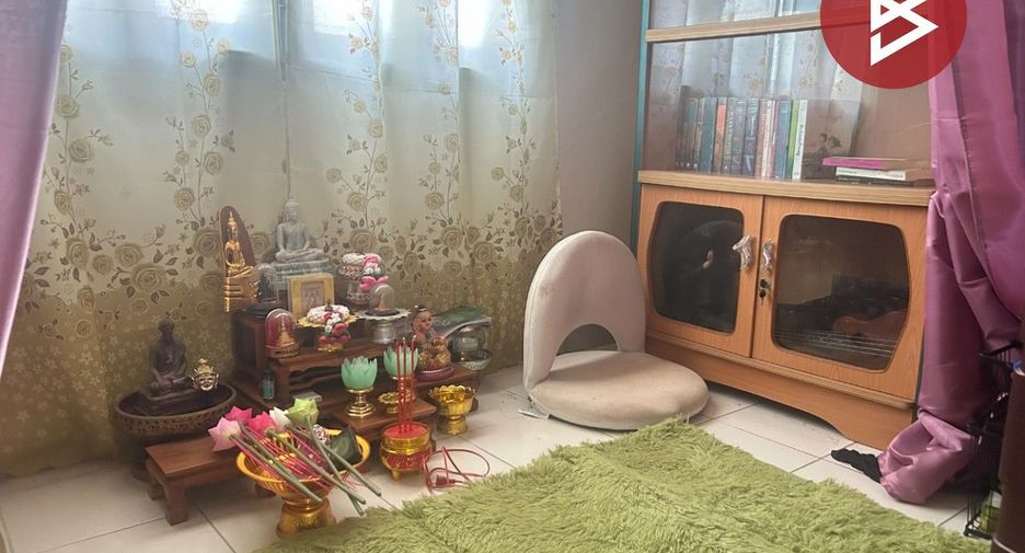 For sale 3 bedrooms townhouse in Mueang Samut Prakan, Samut Prakan
