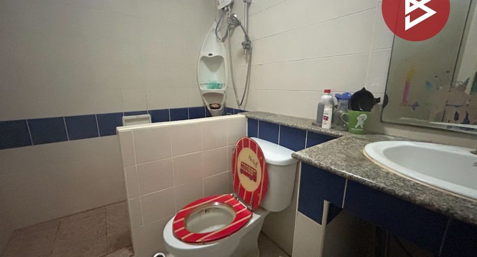 For sale 3 bedrooms townhouse in Mueang Samut Prakan, Samut Prakan