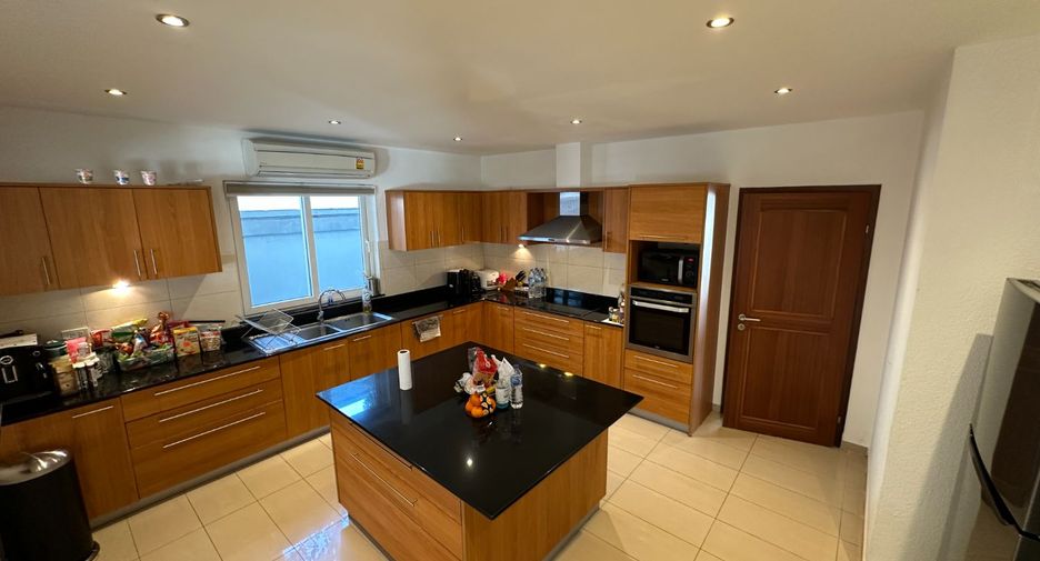 À vendre 4 chambres villa à Bang Lamung, Chonburi