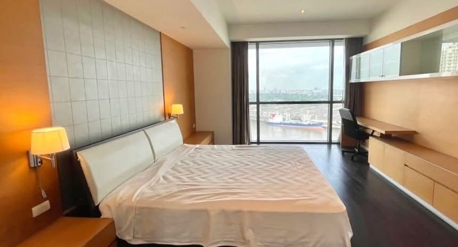For rent 3 bedrooms condo in Yan Nawa, Bangkok