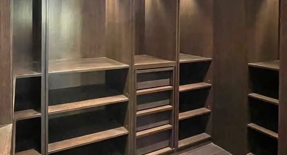 For rent 3 bedrooms condo in Yan Nawa, Bangkok