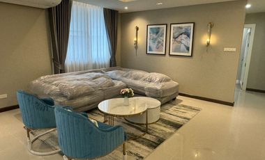 For rent 4 bedrooms condo in Watthana, Bangkok