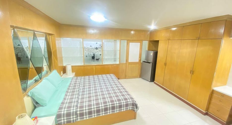 For sale 1 bed condo in Watthana, Bangkok