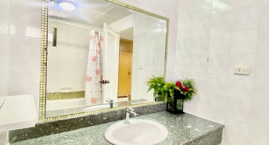 For sale 1 bed condo in Watthana, Bangkok