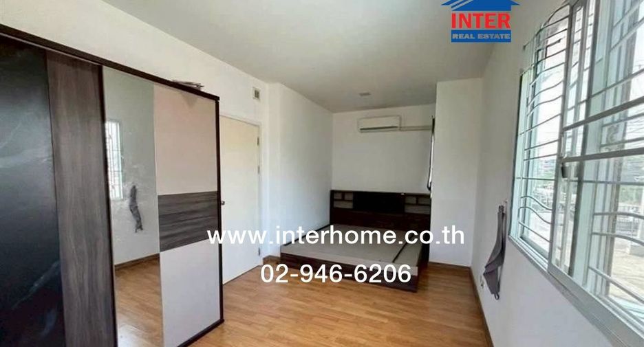 Casa adosada en venta de 3 habitaciones en Krathum Baen, Samut Sakhon