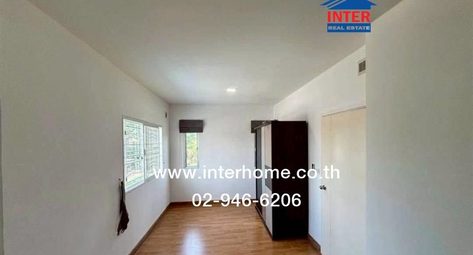Casa adosada en venta de 3 habitaciones en Krathum Baen, Samut Sakhon