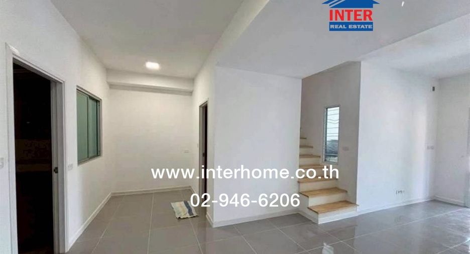 Casa adosada en venta de 3 habitaciones en Krathum Baen, Samut Sakhon