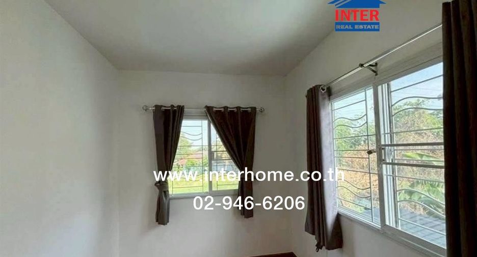 Casa adosada en venta de 3 habitaciones en Krathum Baen, Samut Sakhon