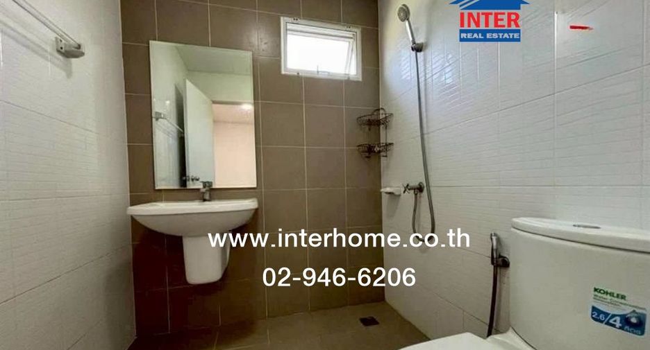 Casa adosada en venta de 3 habitaciones en Krathum Baen, Samut Sakhon