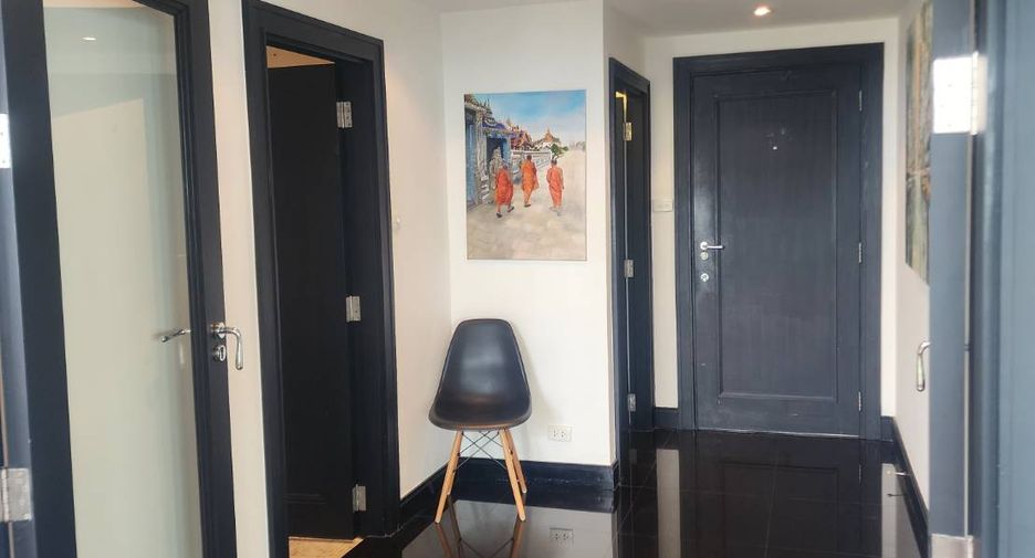 For rent and for sale 3 bedrooms condo in Sathon, Bangkok