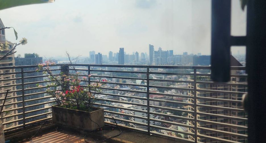 For rent and for sale 3 bedrooms condo in Sathon, Bangkok