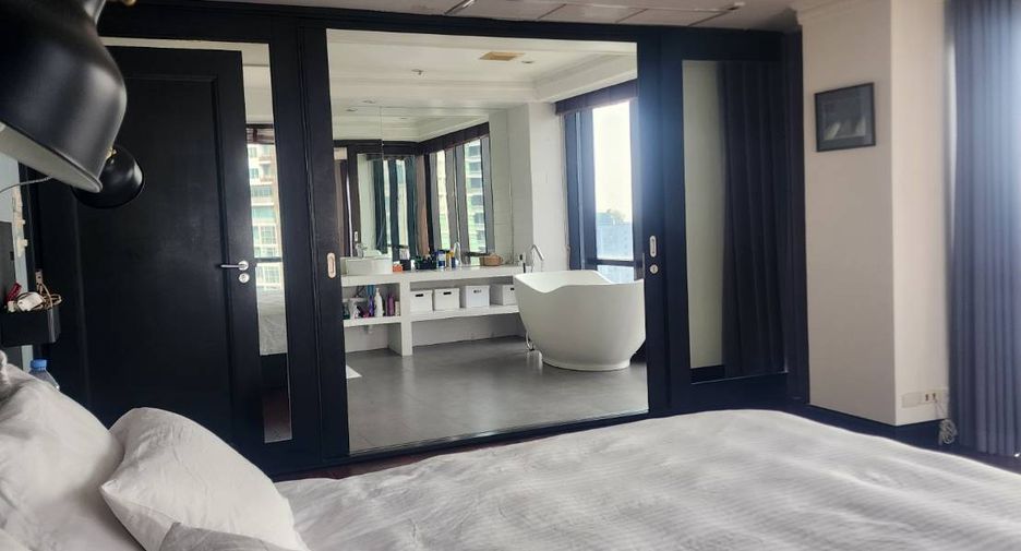 For rent and for sale 3 bedrooms condo in Sathon, Bangkok