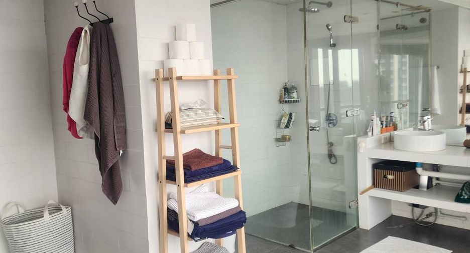 For rent and for sale 3 bedrooms condo in Sathon, Bangkok