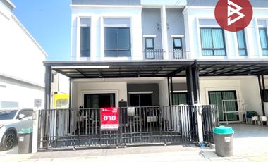 For sale 3 ベッドルーム townhouse in Phan Thong, Chonburi
