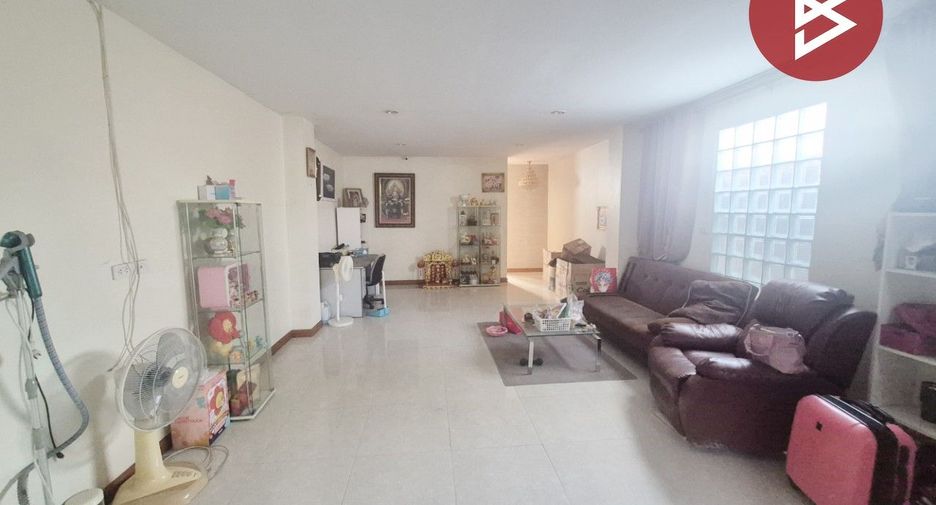 For sale 5 bedrooms retail Space in Bang Na, Bangkok