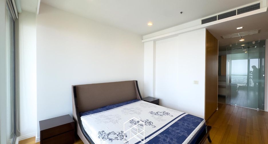 For rent 2 bedrooms condo in Sathon, Bangkok