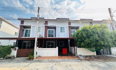Casa adosada en venta de 3 habitaciones en Mueang Nakhon Pathom, Nakhon Pathom