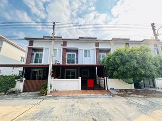 For sale 3 bedrooms townhouse in Mueang Nakhon Pathom, Nakhon Pathom