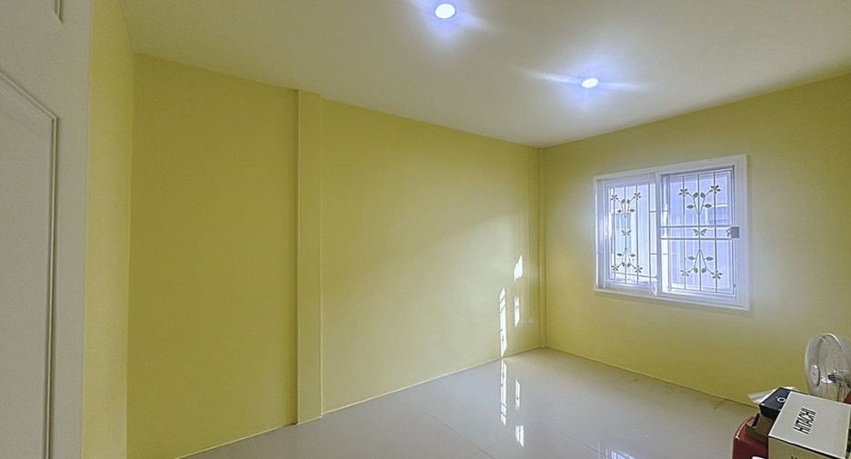 Reihenhaus zum Kauf mit 3 Zimmer in Mueang Nakhon Pathom, Nakhon Pathom