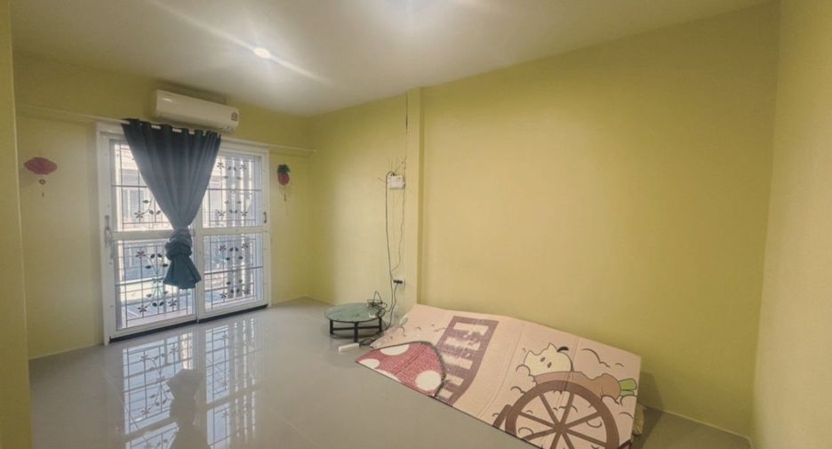 Reihenhaus zum Kauf mit 3 Zimmer in Mueang Nakhon Pathom, Nakhon Pathom