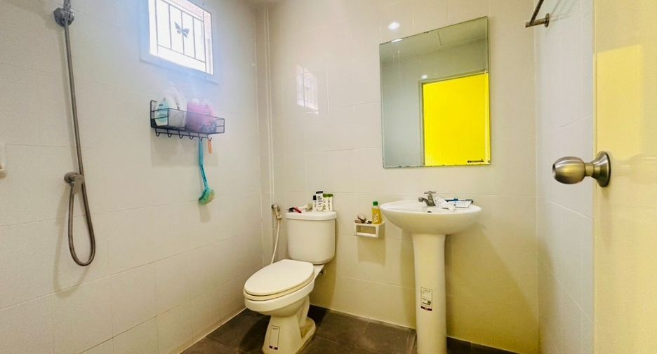 Reihenhaus zum Kauf mit 3 Zimmer in Mueang Nakhon Pathom, Nakhon Pathom
