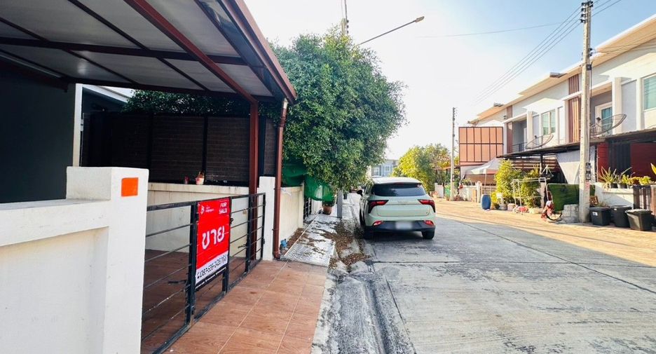 Reihenhaus zum Kauf mit 3 Zimmer in Mueang Nakhon Pathom, Nakhon Pathom