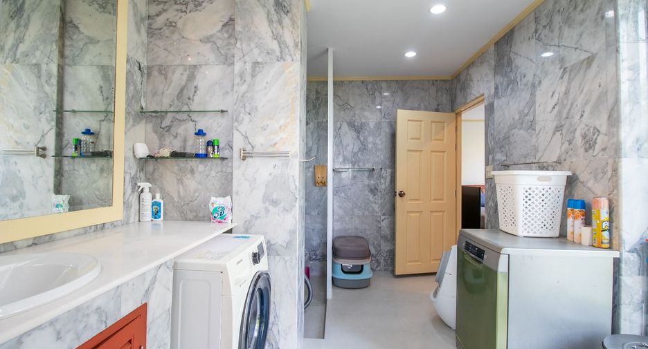 For sale 3 bedrooms condo in Klaeng, Rayong
