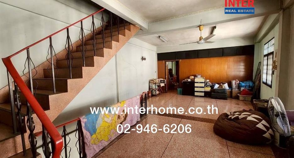 For sale 3 bedrooms retail Space in Yan Nawa, Bangkok