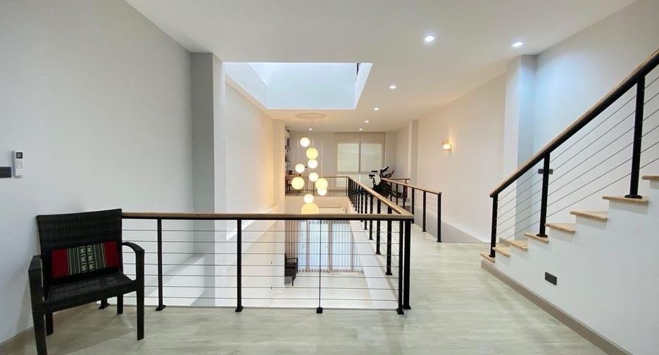 For rent 3 bedrooms house in Wang Thonglang, Bangkok