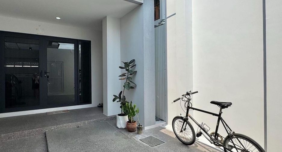 For rent 3 bedrooms house in Wang Thonglang, Bangkok