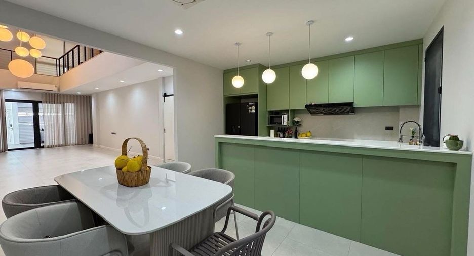 For rent 3 bedrooms house in Wang Thonglang, Bangkok