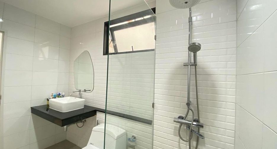 For rent 3 bedrooms house in Wang Thonglang, Bangkok