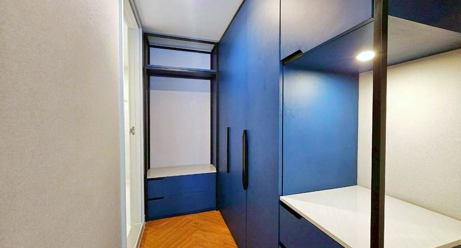 For rent 2 ベッドルーム serviced apartment in Bang Rak, Bangkok