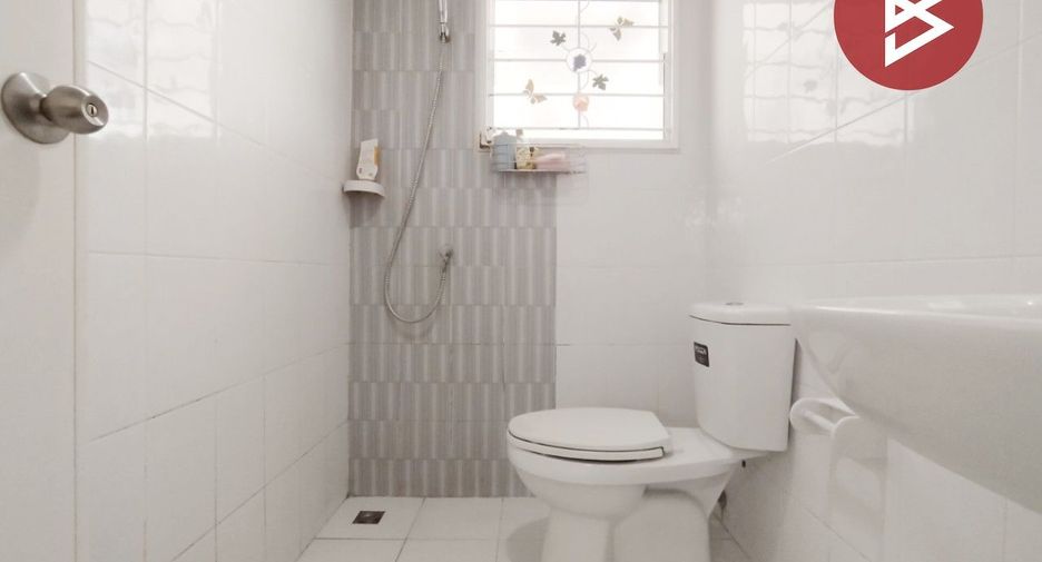 For sale 4 bedrooms house in Krathum Baen, Samut Sakhon