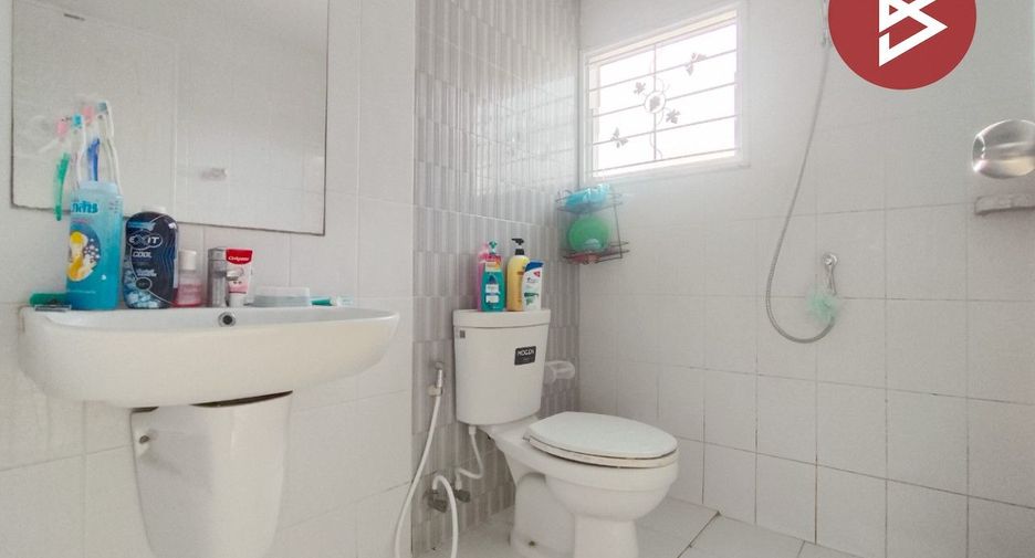 For sale 4 bedrooms house in Krathum Baen, Samut Sakhon