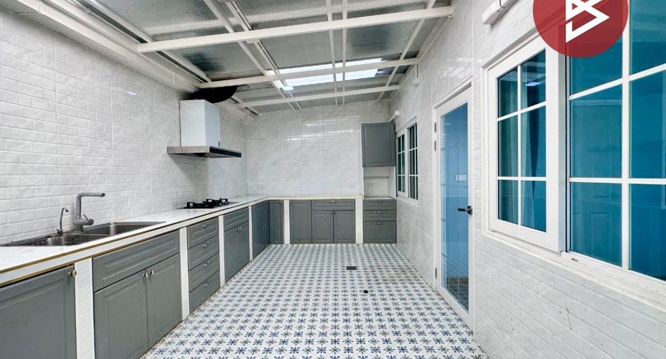 For sale 4 bedrooms townhouse in Prawet, Bangkok