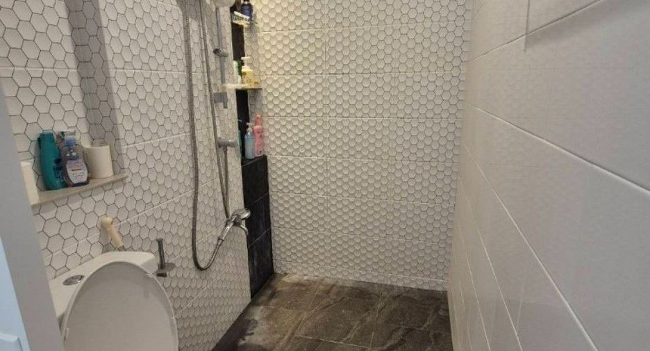 For sale 4 bedrooms townhouse in Don Mueang, Bangkok