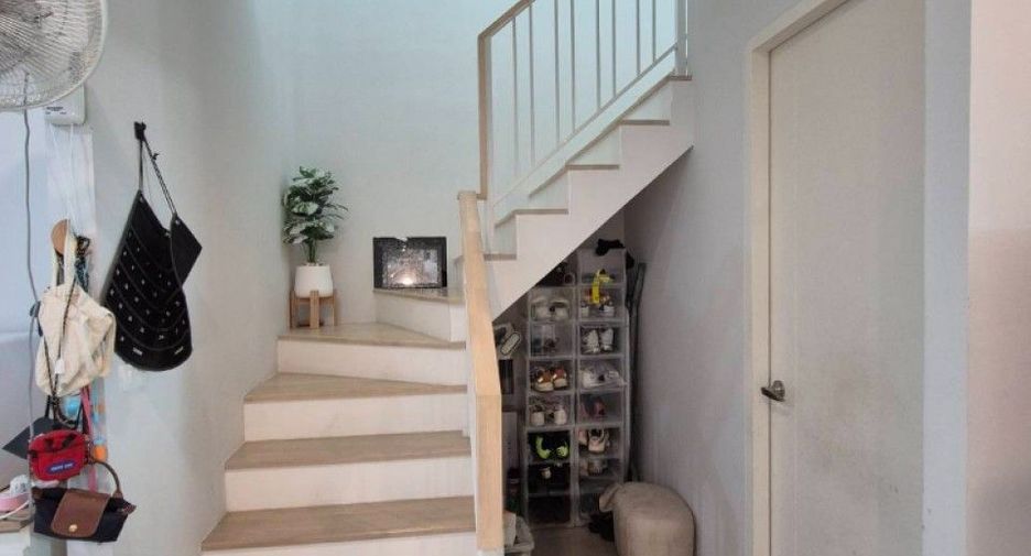 For sale 4 bedrooms townhouse in Don Mueang, Bangkok