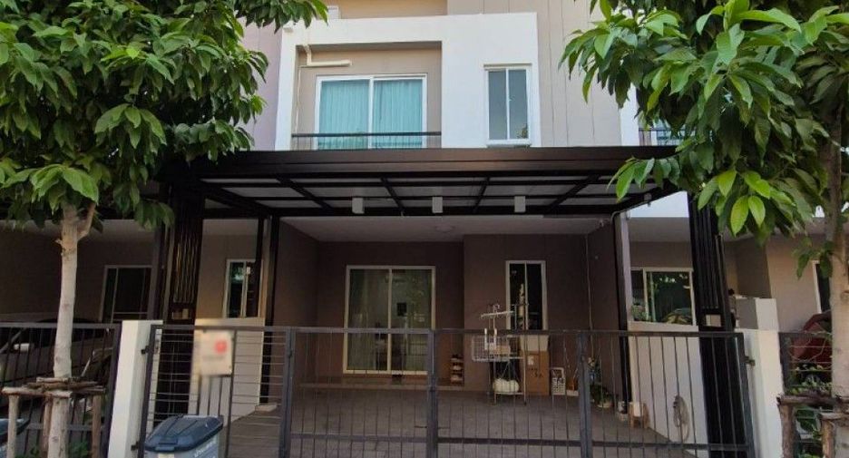 For sale 4 bedrooms townhouse in Don Mueang, Bangkok
