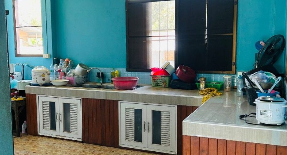 À vendre 2 chambres maison à Mueang Uthai Thani, Uthai Thani