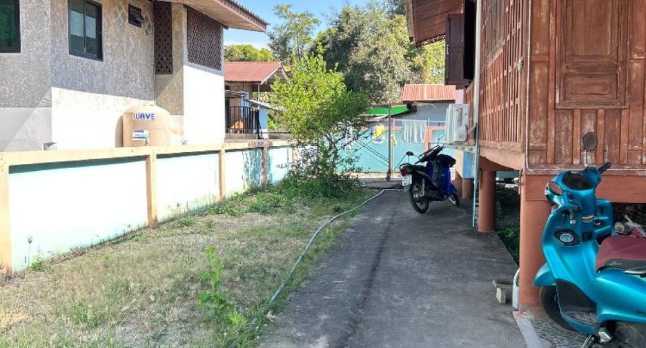 À vendre 2 chambres maison à Mueang Uthai Thani, Uthai Thani
