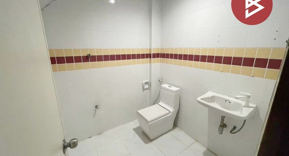 Casa adosada en venta de 4 habitaciones en Bang Kruai, Nonthaburi