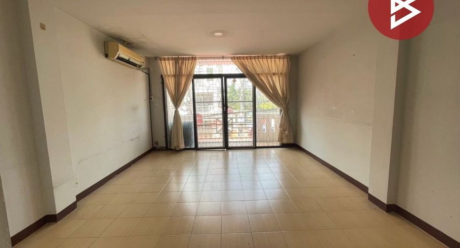 Casa adosada en venta de 4 habitaciones en Bang Kruai, Nonthaburi