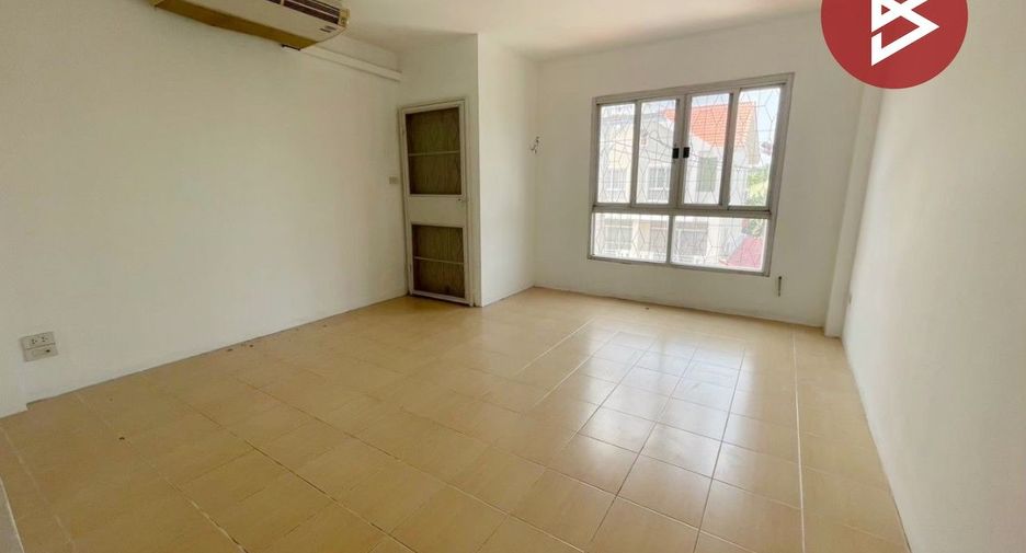 Casa adosada en venta de 4 habitaciones en Bang Kruai, Nonthaburi
