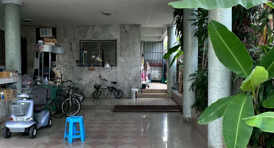 For sale 10 bedrooms house in Wang Thonglang, Bangkok